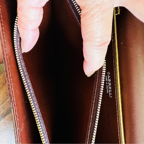 Cabrelli faux leather crocodile pattern handbag with top handle - Picture 15 of 15